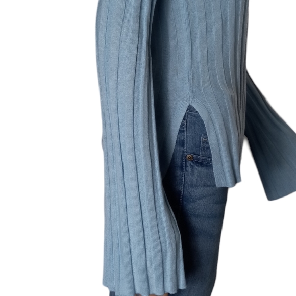 H&M bell sleeved sweater light weight size small all season excellent condition - Picture 6 of 8